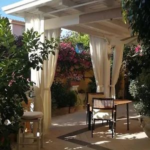  Couette-café Domos Le Due Tuie Italie